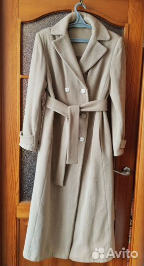 Пальто двубортное бежевое