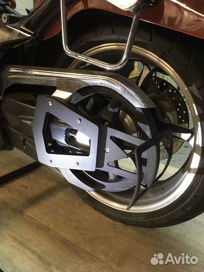 Кронштейн боковой сумки и номера Yamaha Raider