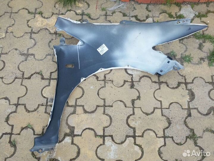 Крыло переднее левое