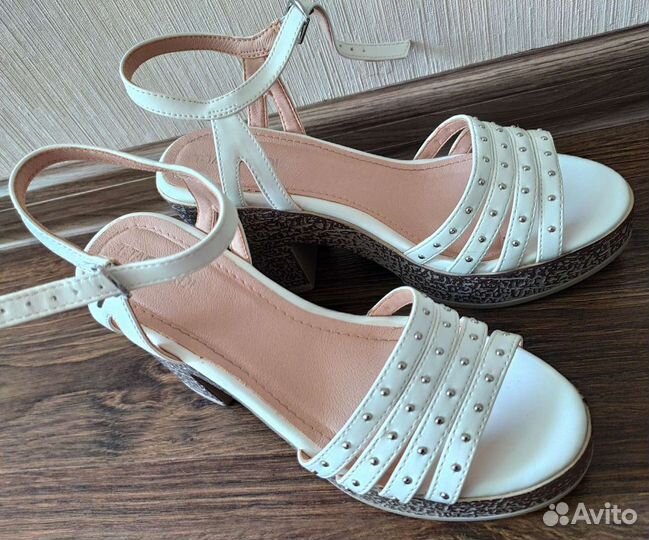 Босоножки женские T. Taccardi, 37 размер, белые