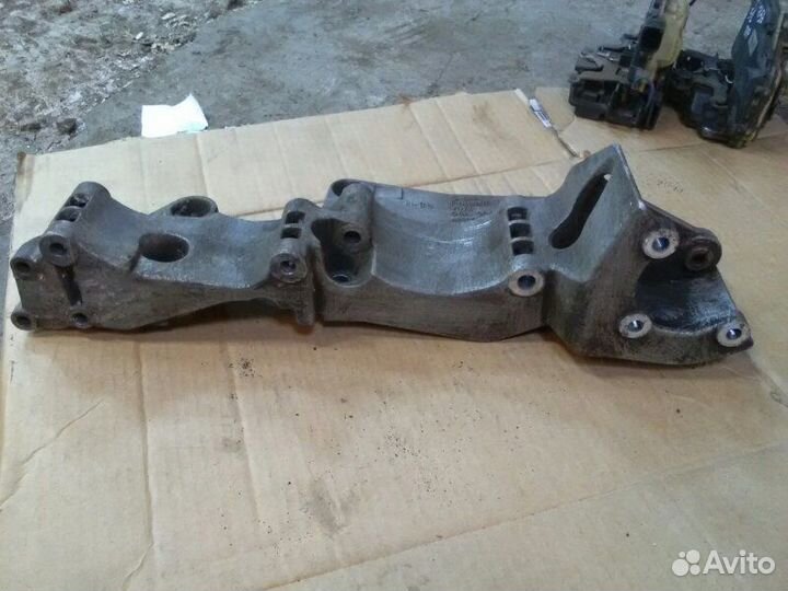 Кронштейн генератора Skoda Octavia Tour A4