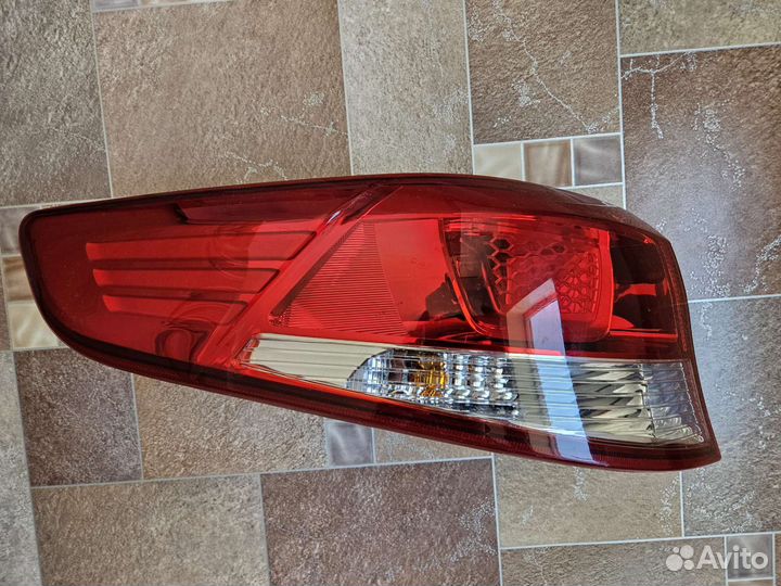 Задний левый фонарь Kia Rio 3