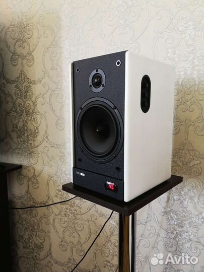 Microlab solo 6c на стойках с сабвуфером