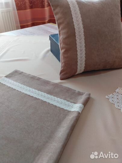 Новая подушка с кружевом
