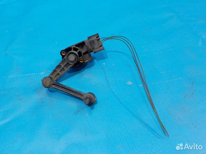 Датчик дорожного просвета задний volkswagen Touare