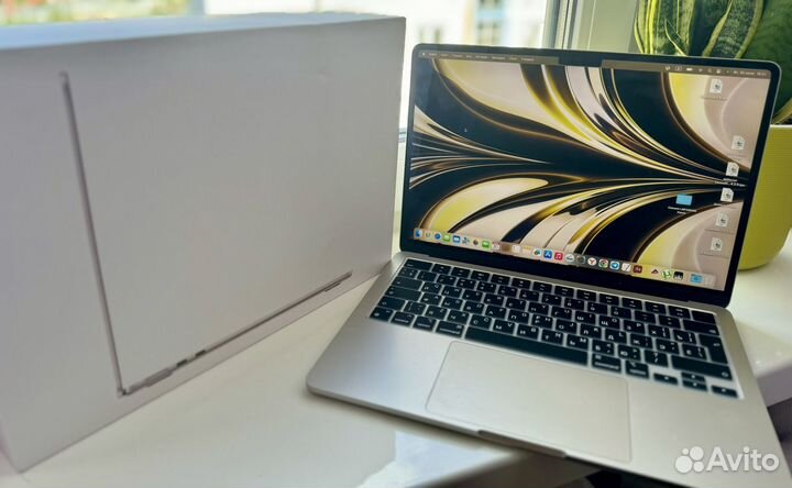 Apple MacBook air 13 2022 m2 256гб starlight