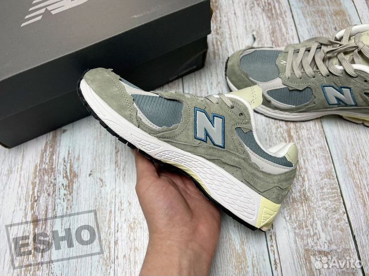 New Balance 2002R