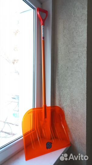 Снегоуборочная лопата