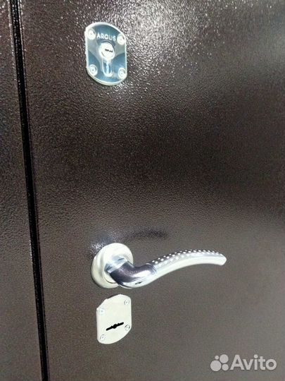 Дверь входная в квартиру