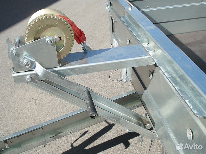 Лебедка прицепа в сборе с узлом крепления