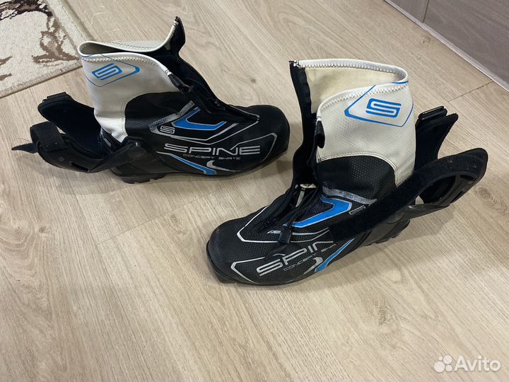 Лыжные ботинки