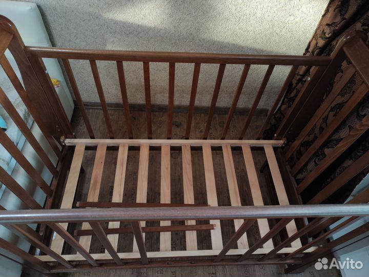 Кроватка детская с матрасом и постельн. принадлеж