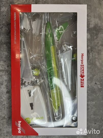 Модель самолета Airbus A320neo S7 Airlines 1:200