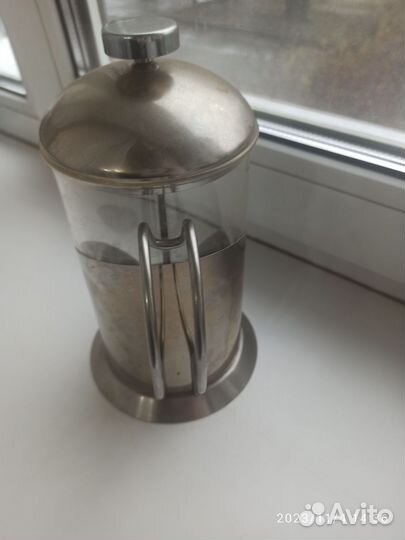 Заварочный чайник и блюдо