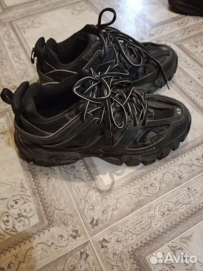 Balenciaga track