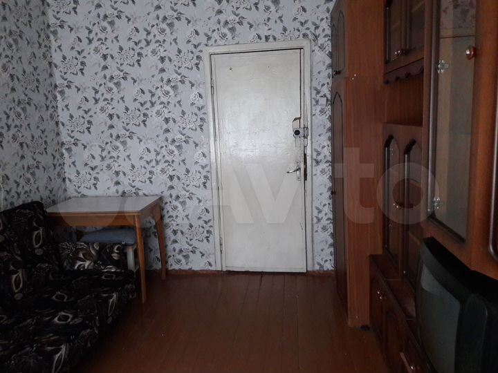 Комната 13 м² в 9-к., 2/5 эт.