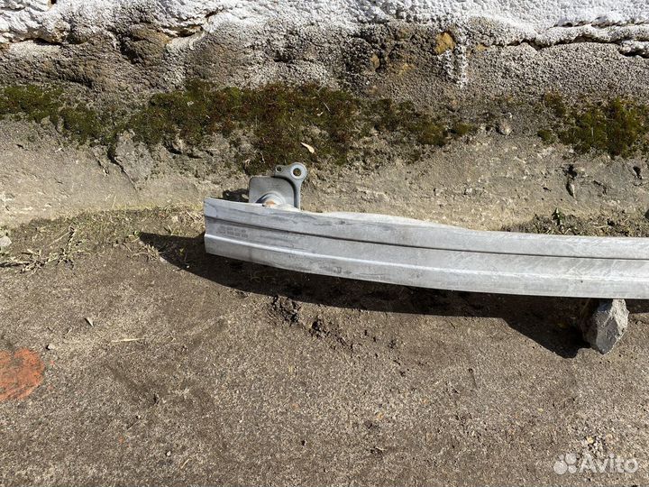 Усилитель переднего бампера Audi TT 8N