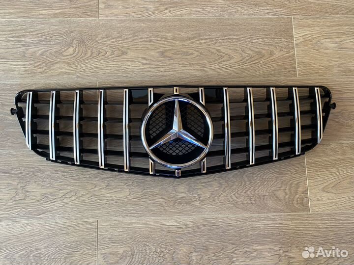 Решетка радиатора GT Mercedes W204