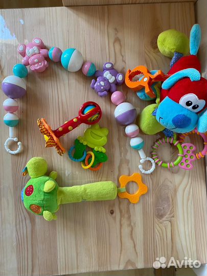 Игрушки погремушки для малыша