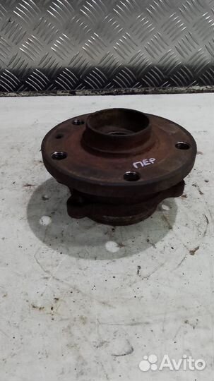 Ступица передняя Volkswagen Passat B6