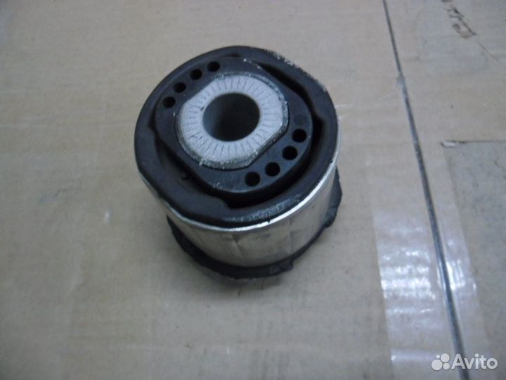 Audi Q5 Сайлент блок подрамника (8R) 2008-2017 год