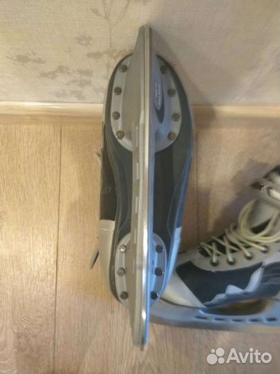 Коньки хоккейные