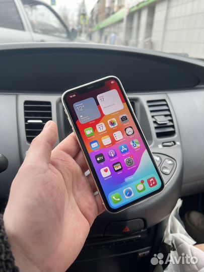 iPhone 11, 64 ГБ
