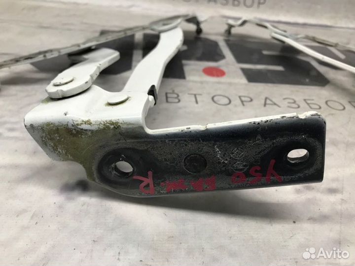 Петля багажника задняя правая Infiniti M35 Y50 3.5