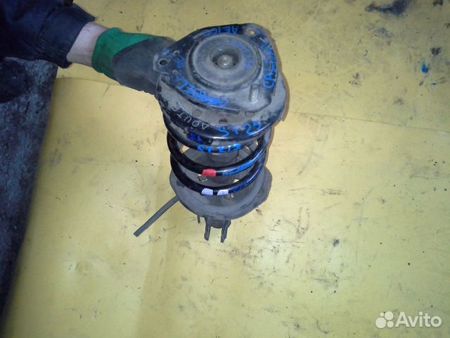 Стойка передняя левая на toyota caldina ST215