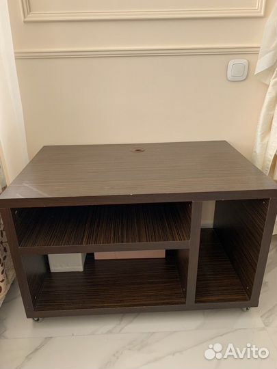 Компьютерный стол на колёсах