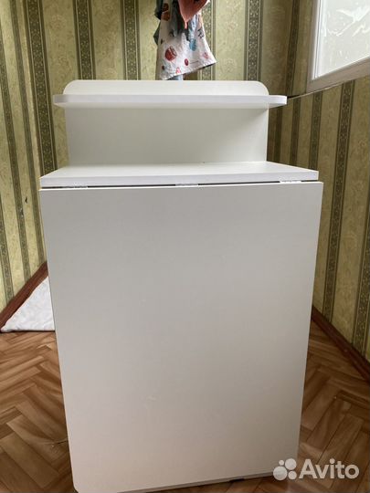 Маникюрный стол