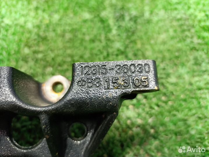 Кронштейн крепления двигателя Lexus RX300