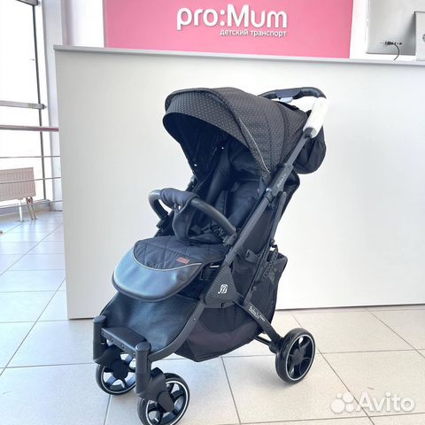 Прогулочная коляска. Новая