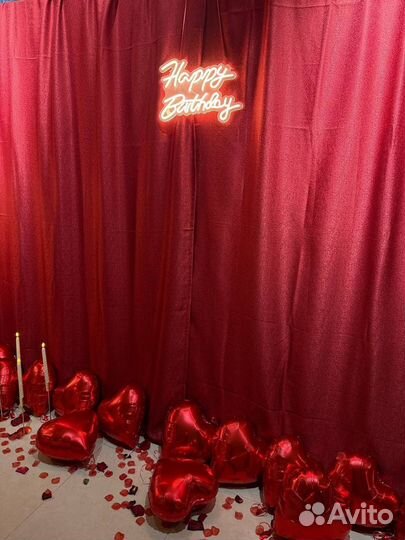 Неоновая вывеска happy birthday