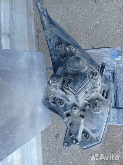 Продам переднюю правую фару на Chevrolet Cobalt