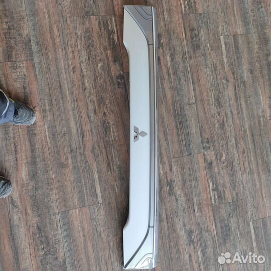 Накладка двери багажника mitsubishi outlander 3