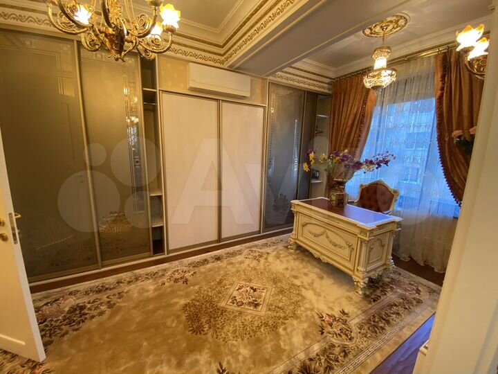 4-к. квартира, 160 м², 3/7 эт.