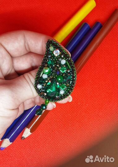 Брошь бисером