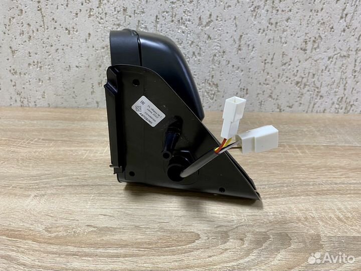 Зеркало левое на Ниву Урбан