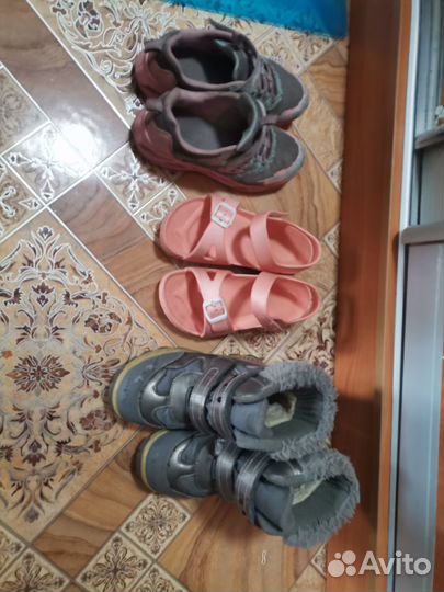 Туфли школьные для девочки, много обуви