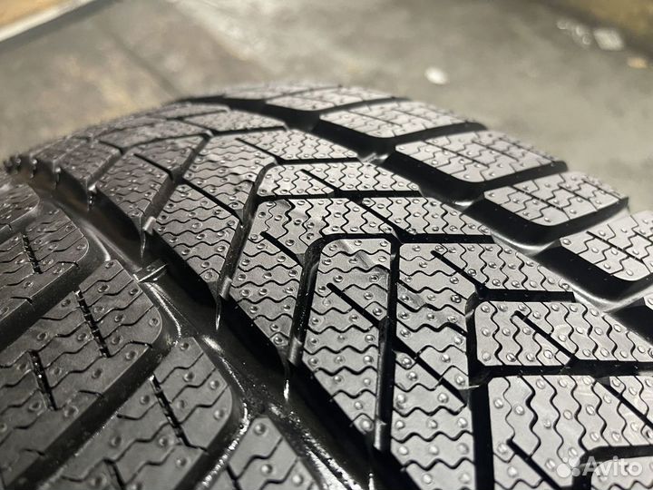 Pirelli Winter Sottozero 3 255/40 R20 101W