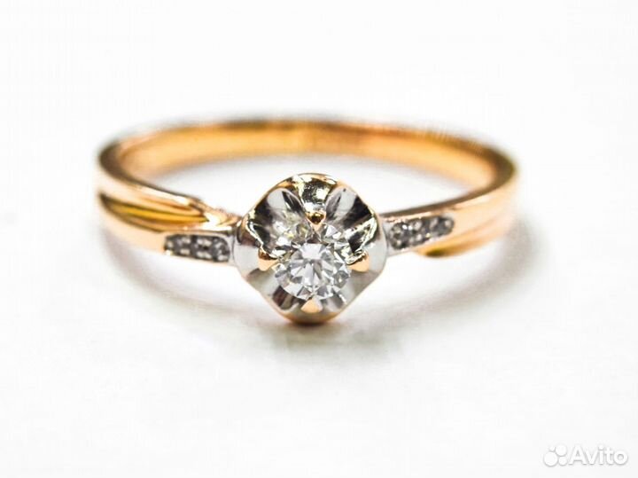 Золотое кольцо с бриллиантом размер 17,5