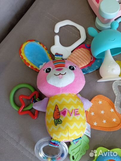 Пакет игрушек: погремушки, грызунки для малышей