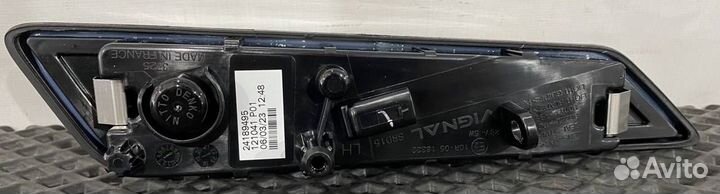 Поворотник левый Volvo FH5 84389663