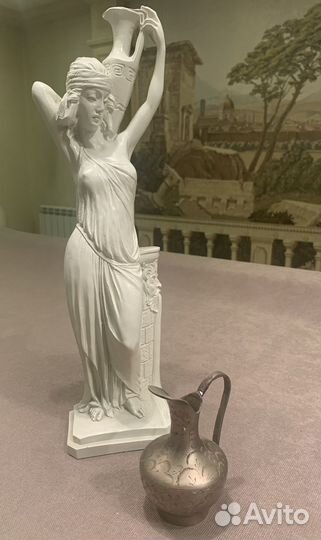 Статуэтка девушки с кувшином