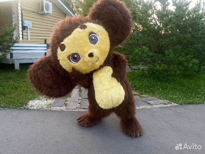 Большой белый медведь и чебурашка