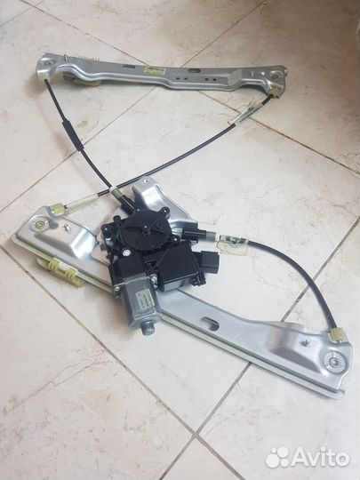 Стеклоподъемник передний правый 1067001513 для Emg