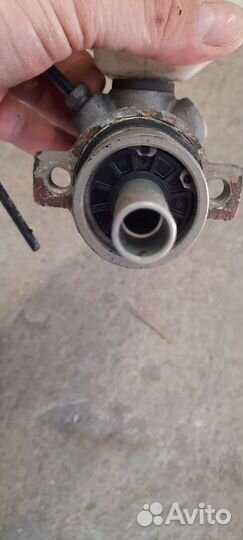 Главный тормозной цилиндр renault