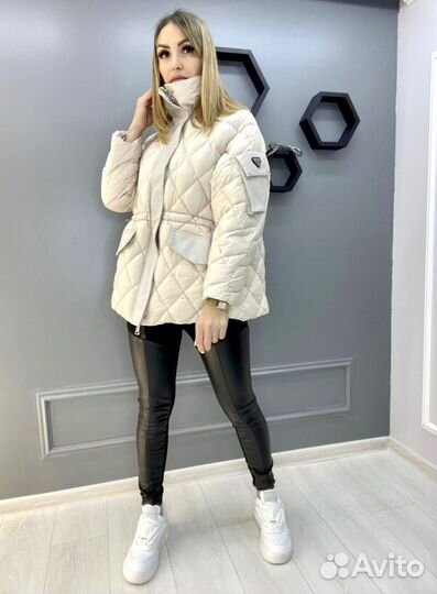 Prada куртка молочная