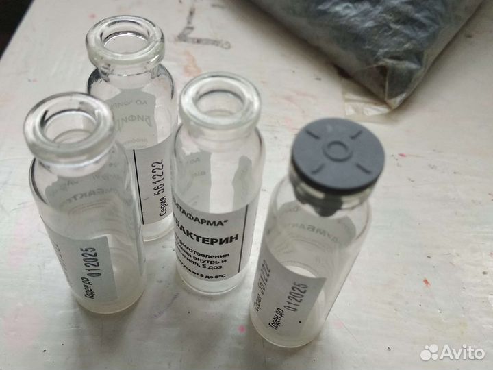 Насос, клеевой пистолет, нитки, пряжа,бутылочки